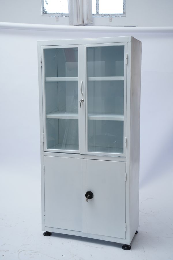 Armoire semi-vitrée